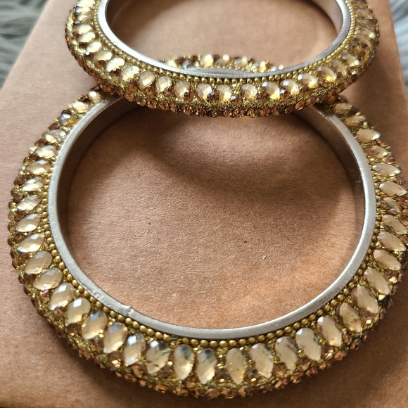 2 Chunky Rhinstoned Bangles. - Picture 2 of 5